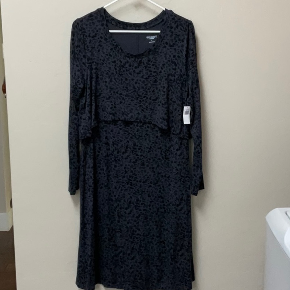 Maternity/nursing dress.  Old navy, new with tags.  Size large
